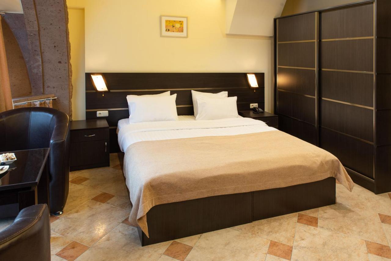 Skyline Hotel Ереван Екстериор снимка