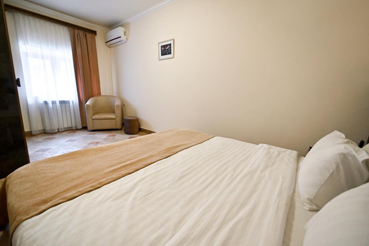 Skyline Hotel Ереван Екстериор снимка