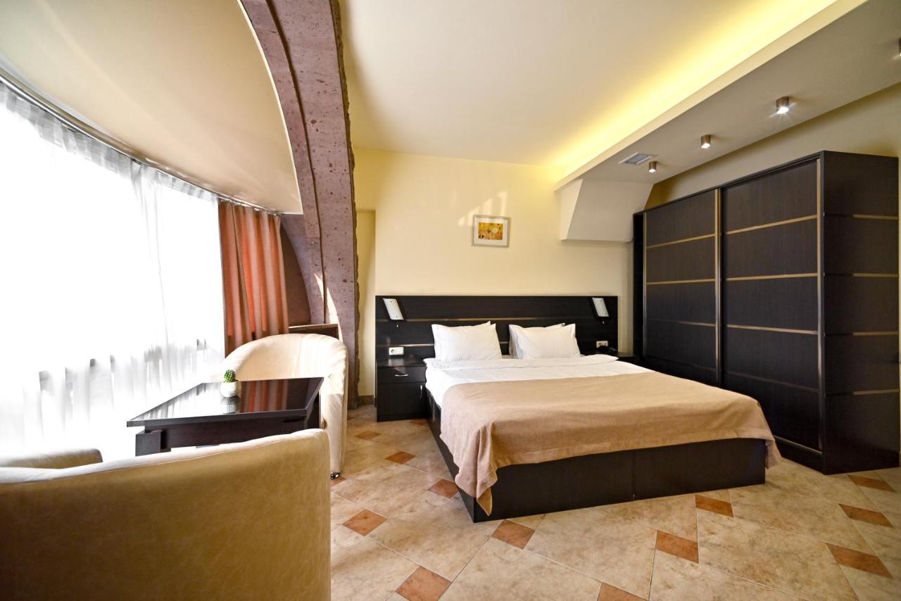 Skyline Hotel Ереван Екстериор снимка