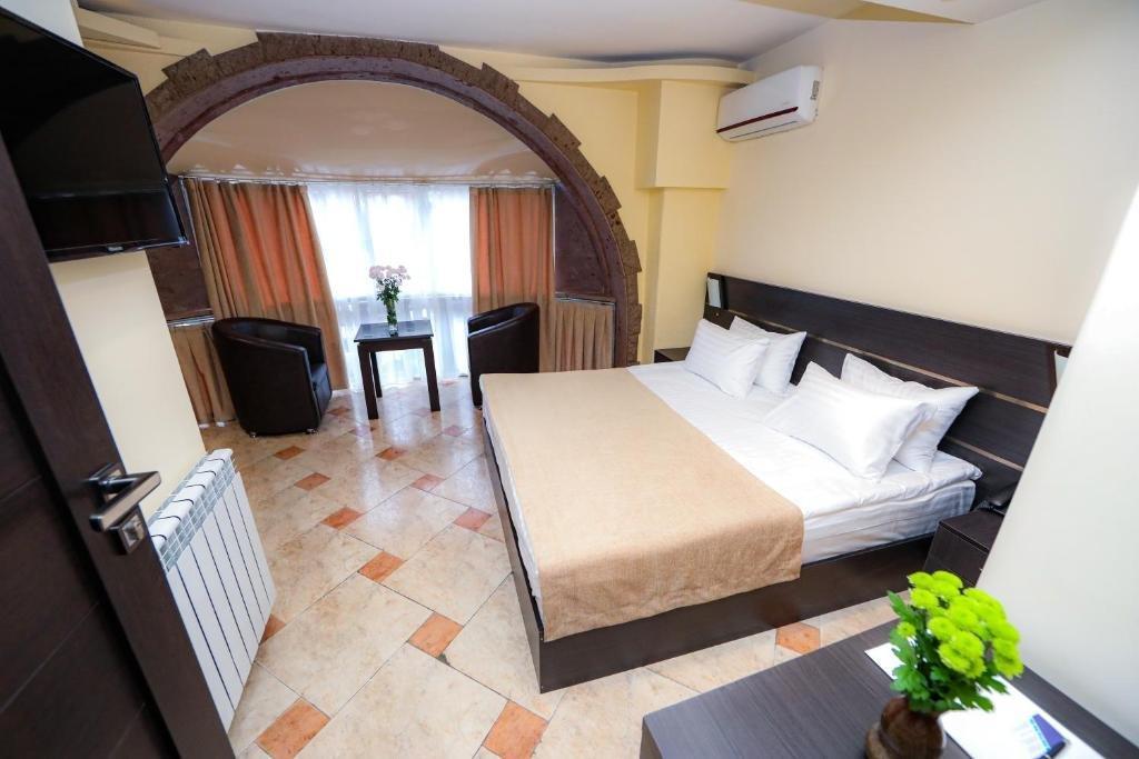 Skyline Hotel Ереван Екстериор снимка