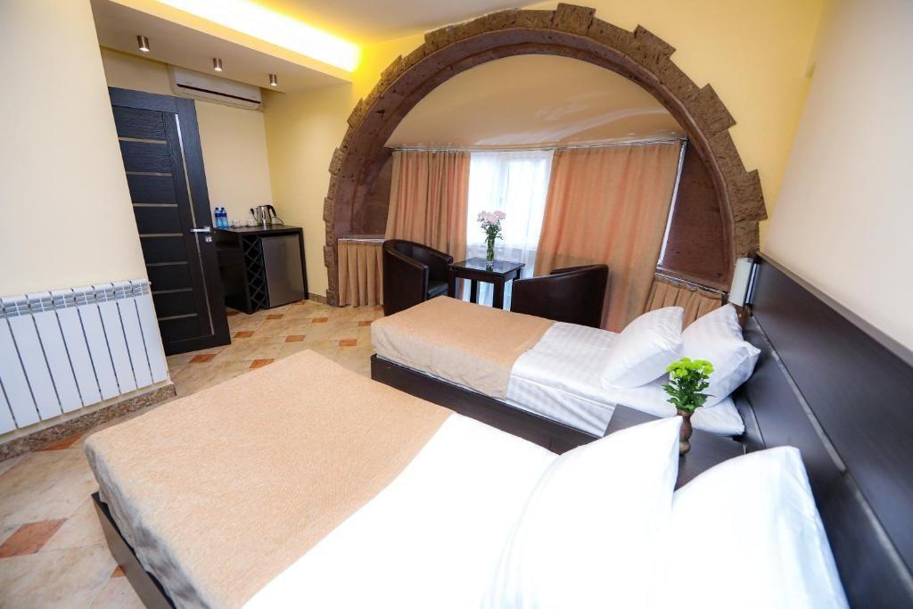 Skyline Hotel Ереван Екстериор снимка